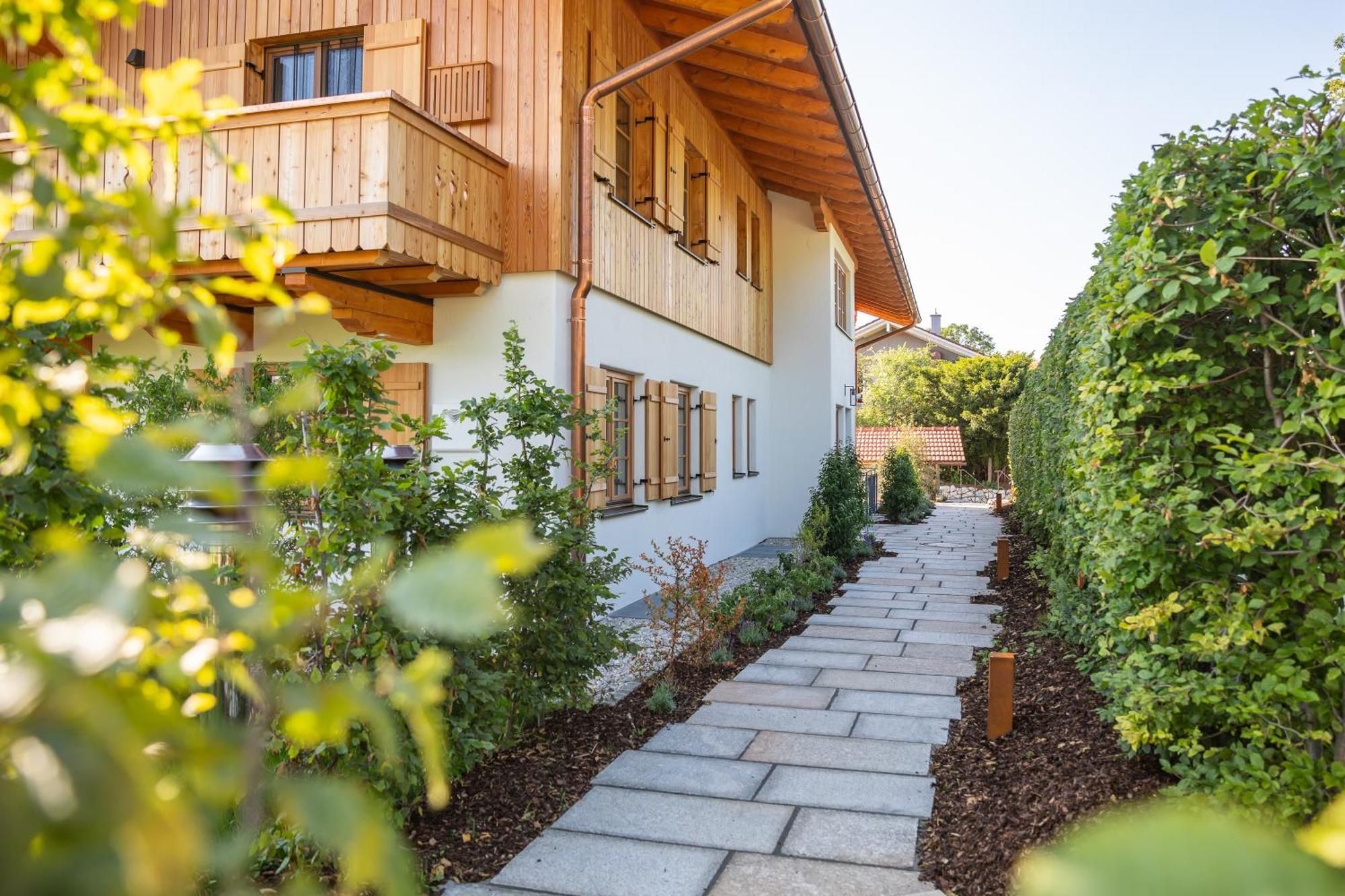 Graf Chiemo Suites - Direkt Am Chiemsee Mit Separatem Seezugang Chieming Εξωτερικό φωτογραφία