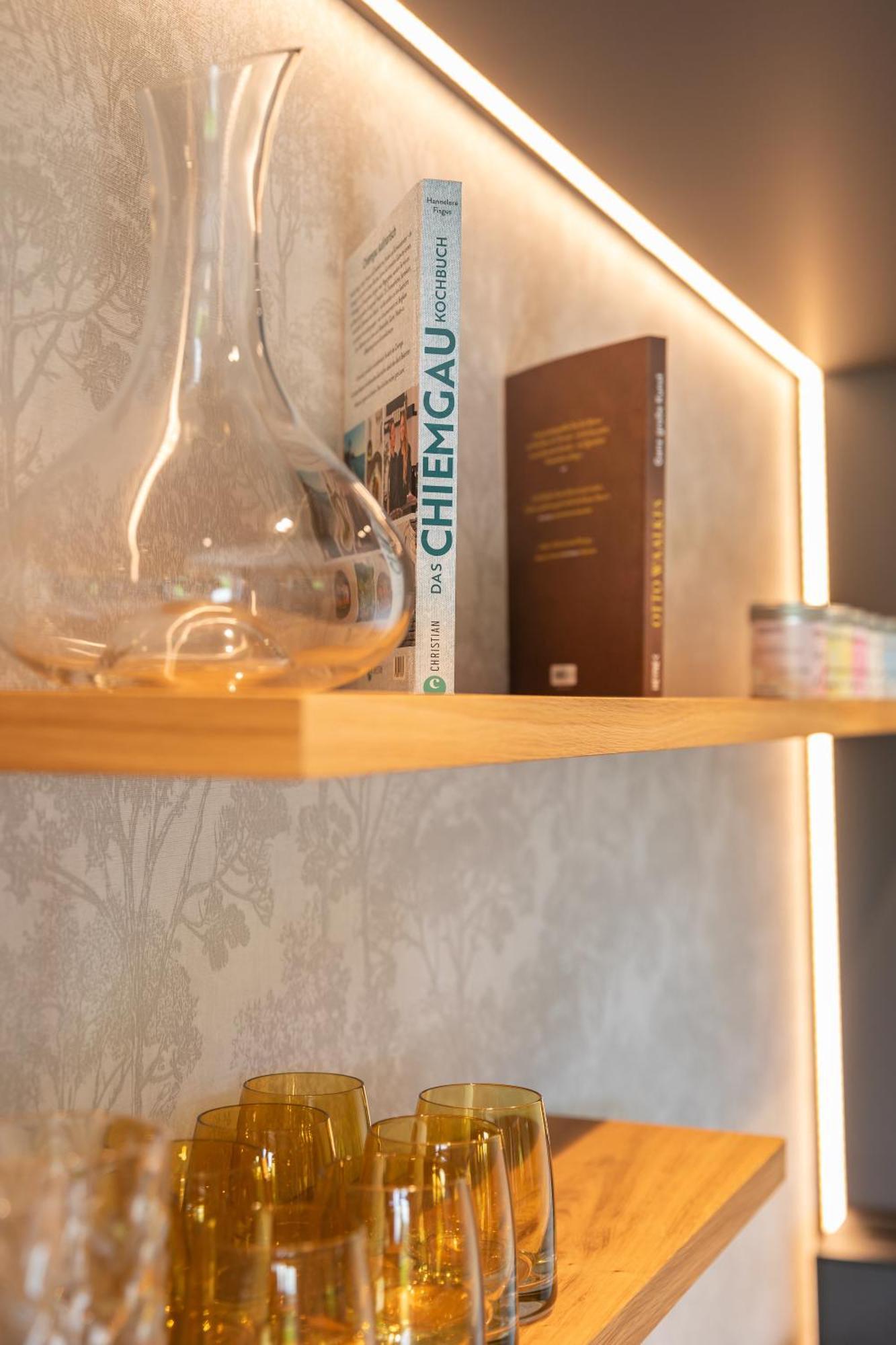 Graf Chiemo Suites - Direkt Am Chiemsee Mit Separatem Seezugang Chieming Εξωτερικό φωτογραφία